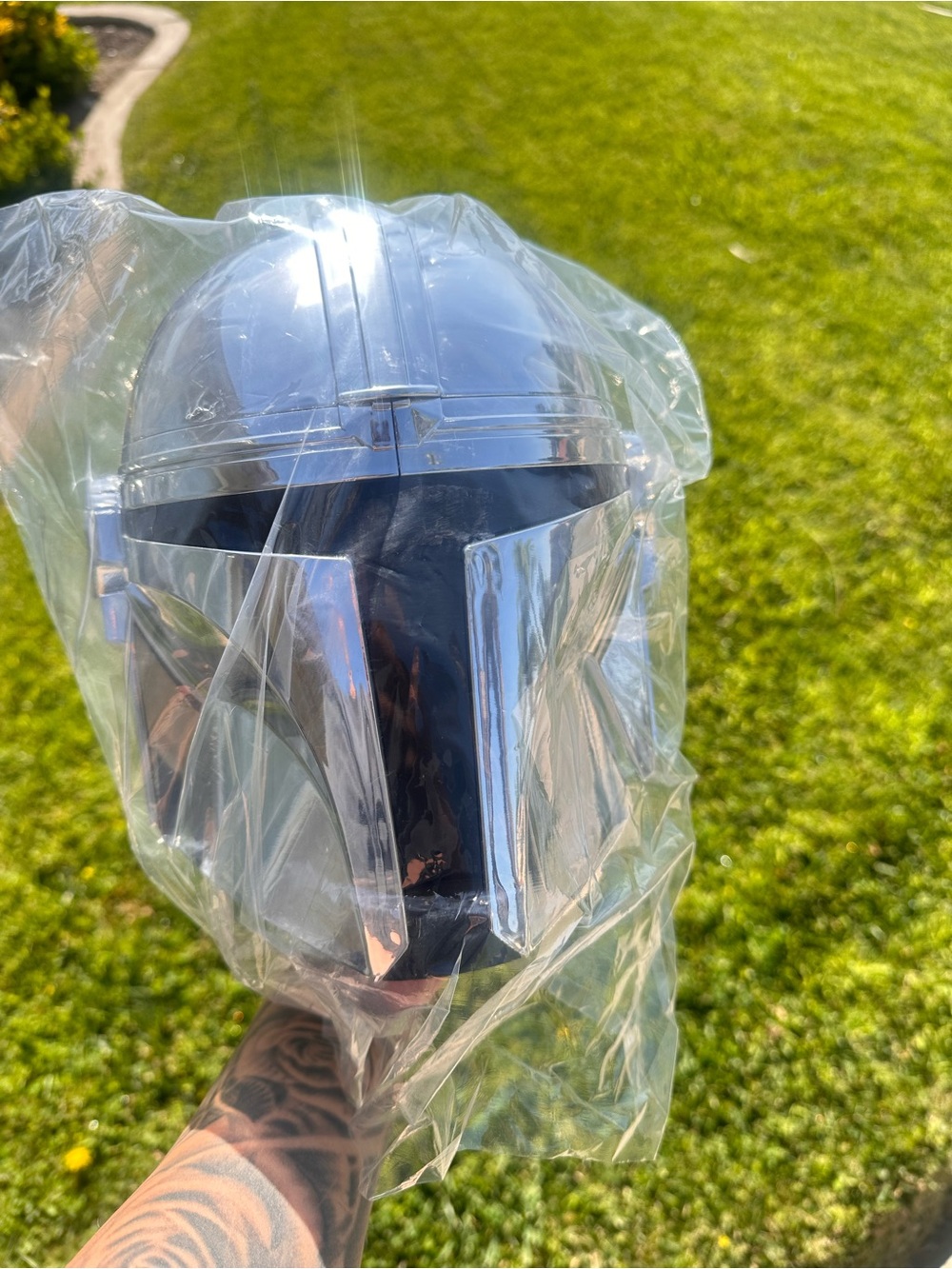 2026 Star Wars Exclusive- Chrome Mandalorian Helmet Collectible Popcorn Bucket
